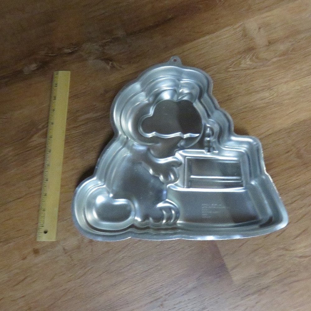 Garfield 1978, 1981 Wilton Cake Pan model 2105-2447